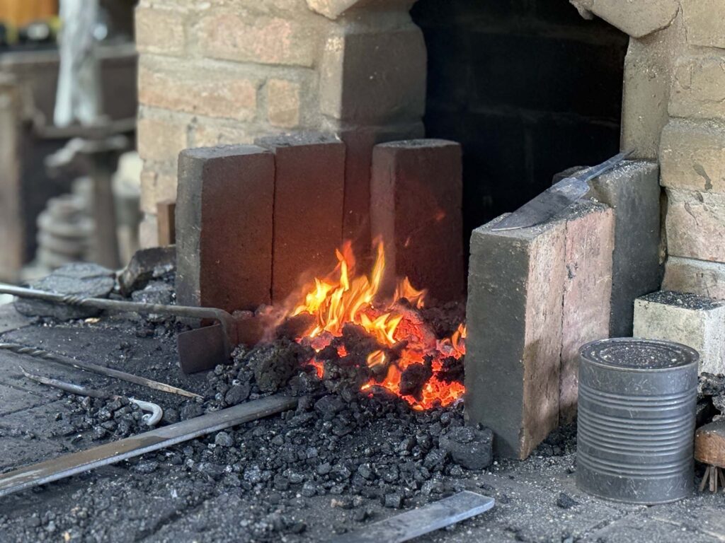 blacksmithing blacksmith fire forge Bpwyc Ofmqdd